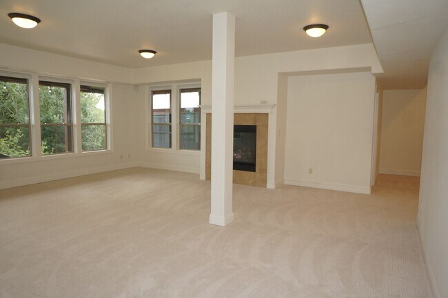 Building Photo - Exquisite NW Portland 4 bedroom with panoramic views