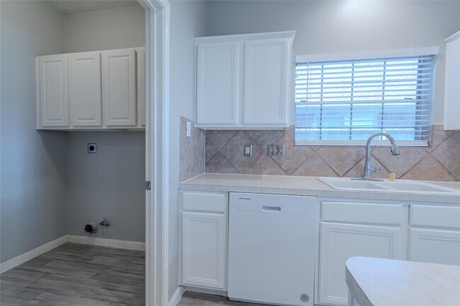Building Photo - 13902 Stableridge Ct