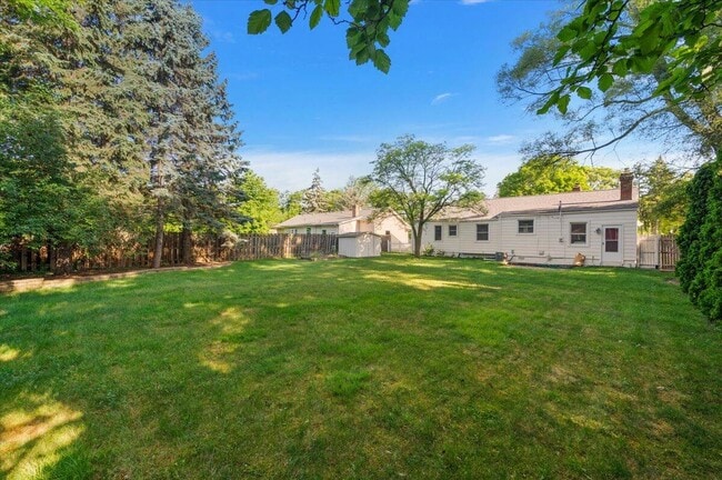 Building Photo - 2898 Yorkshire Rd