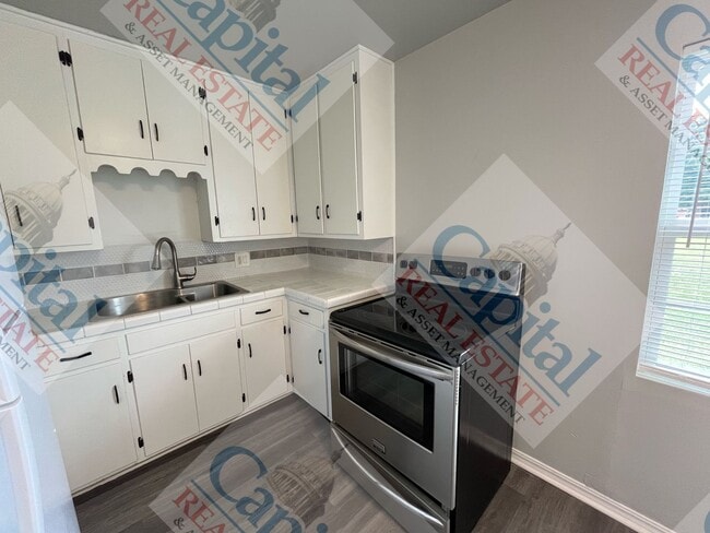 Building Photo - Charming 2 Bedroom w/ Move in Special