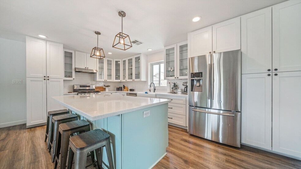 Building Photo - 8035 E Earll Dr