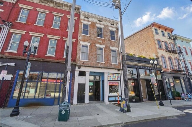 Building Photo - 107 W Elder St