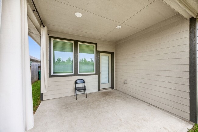 Building Photo - 5547 Madden Ln