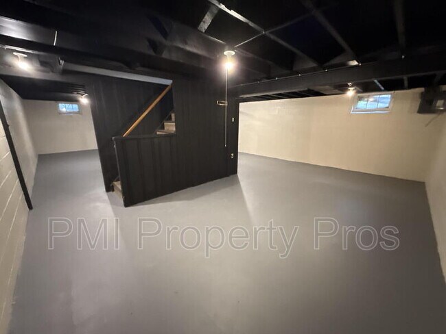 Building Photo - 2101 W Fairmount Ave