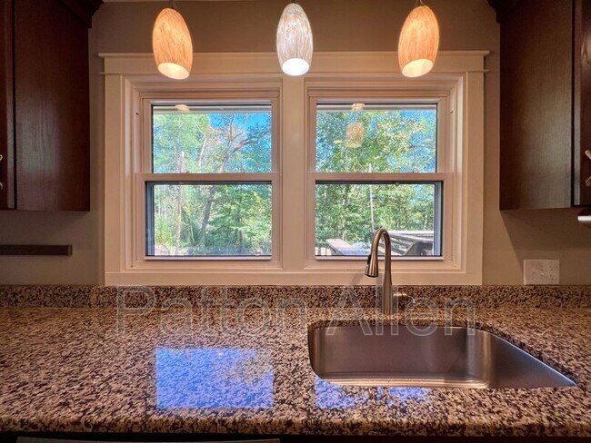 Building Photo - 3 Mt Royal Dr