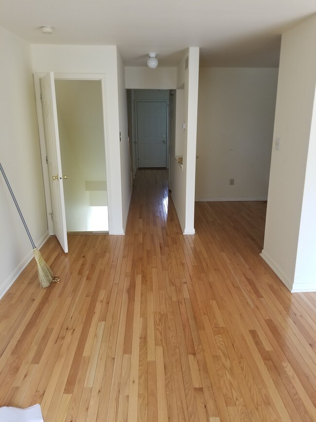 145 Gate Ln 145 Gate Ln Doylestown PA 18901