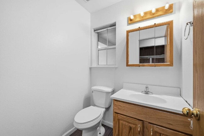 Building Photo - Spacious 5-Bed Retreat with Modern Updates in Aurora. Included - Greenhouse and Shed!