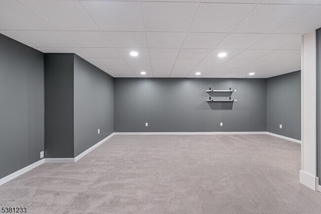 Building Photo - 15 Faxon Dr