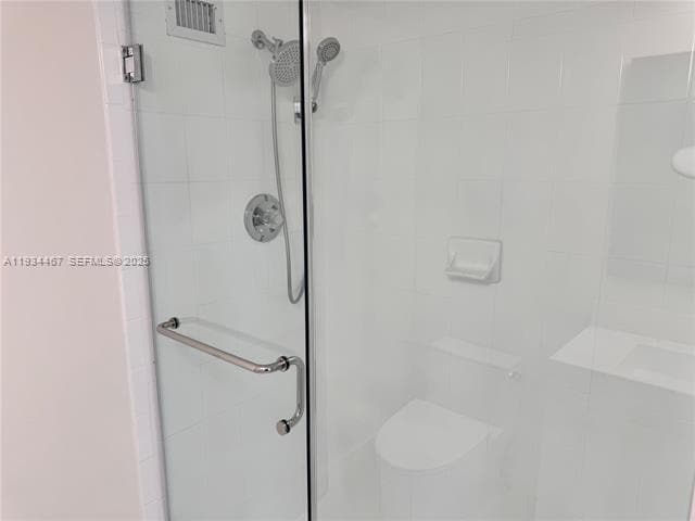 Building Photo - 5161 Collins Ave