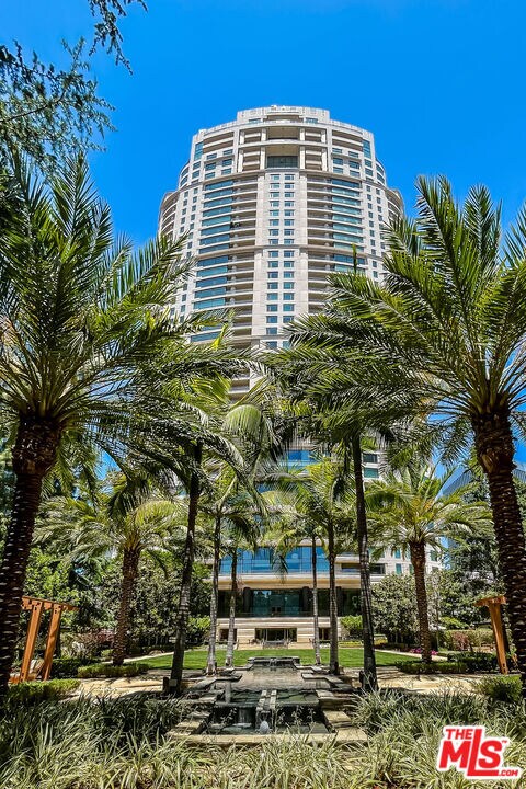 Building Photo - 1 W Century Dr