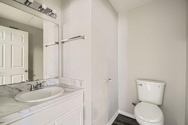Building Photo - Bella Townhomes