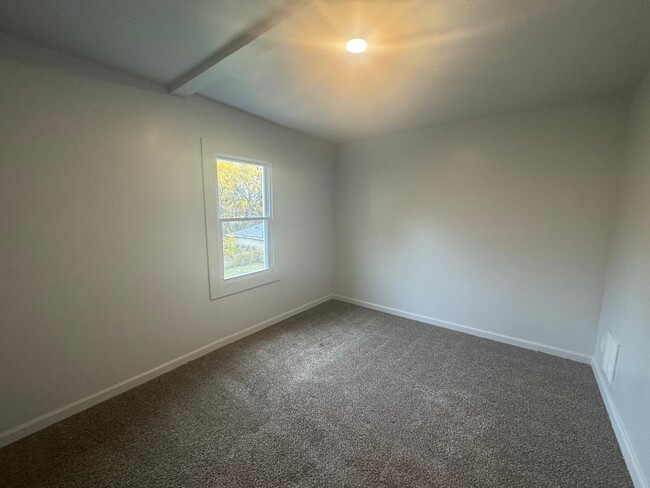 Building Photo - 149 Farrand Park