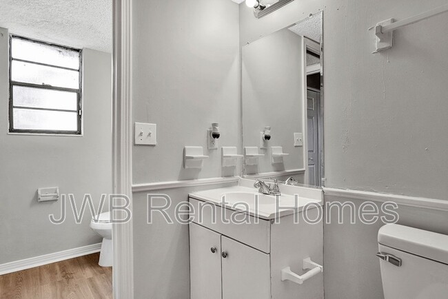 Building Photo - 473 Bentwood Ln