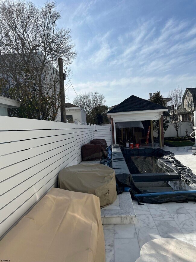 Building Photo - 16 S Somerset Ave