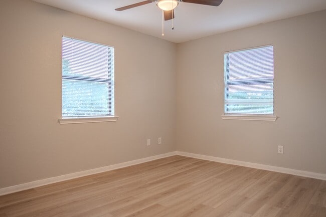 Building Photo - FULLY REMODELED GORGEOUS FOURPLEX WITH LUX...