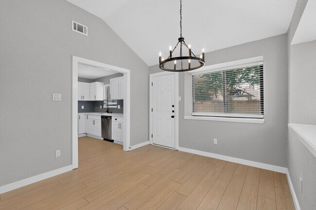 Building Photo - 3701 University Dr