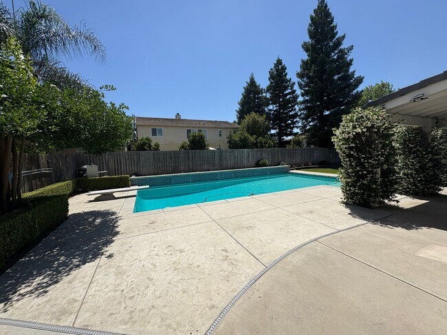 Building Photo - NW Two story home, located in Foxwood subd...