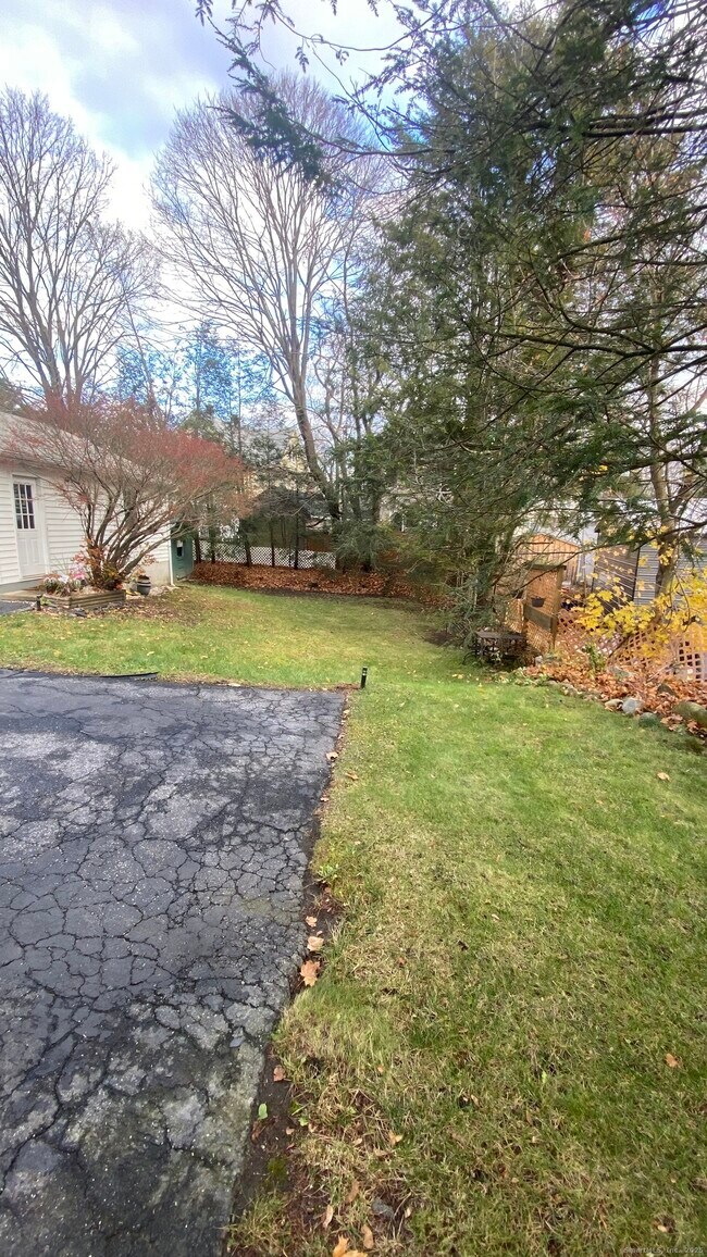 Building Photo - 26 Pine St