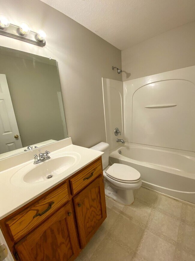Building Photo - 3 bed, 2 bath in Hernando