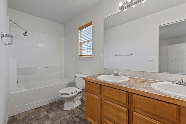 Building Photo - Spacious 4-Bedroom Home in North Fort Collins