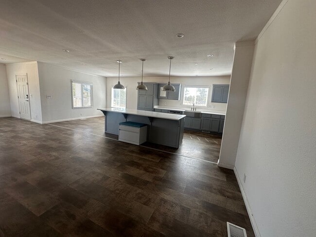 Building Photo - Updated 1 Story Home With Large Lot