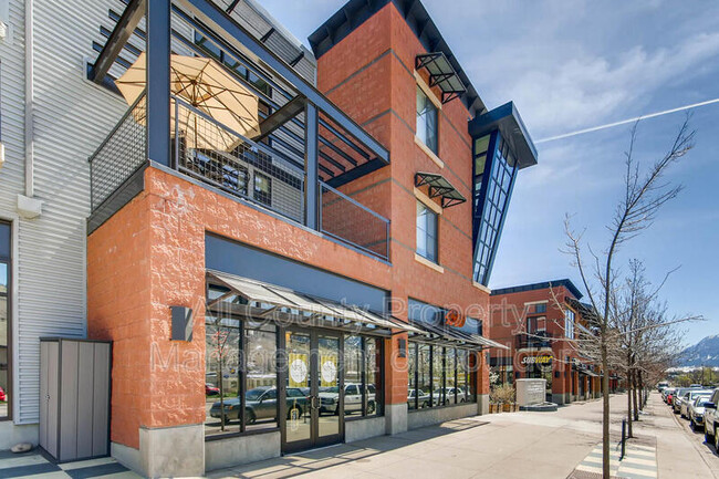 Building Photo - 4580 Broadway St