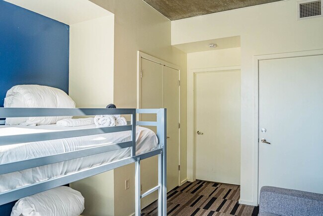 Building Photo - 333 E Roosevelt St