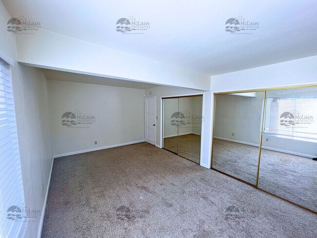 Building Photo - Newly upgraded 3 bd/1.5 bath with fenced yard