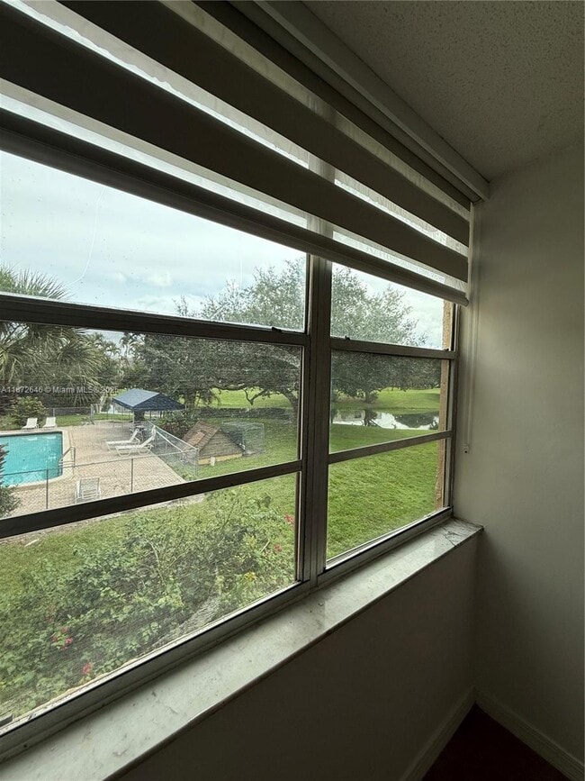 Building Photo - 9441 Live Oak Pl
