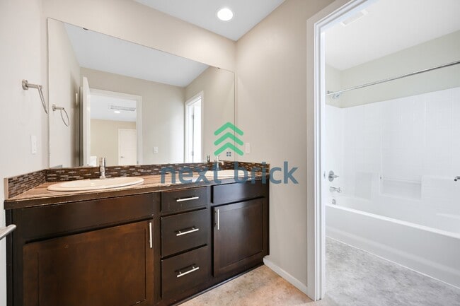 Building Photo - Spacious 3-Bedroom Lynnwood Retreat with 2230 sqft of Comfort!