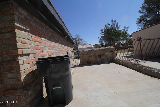 Building Photo - 19014 Armington Dr