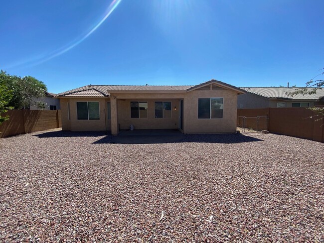 Building Photo - Luxe Living in Laveen!