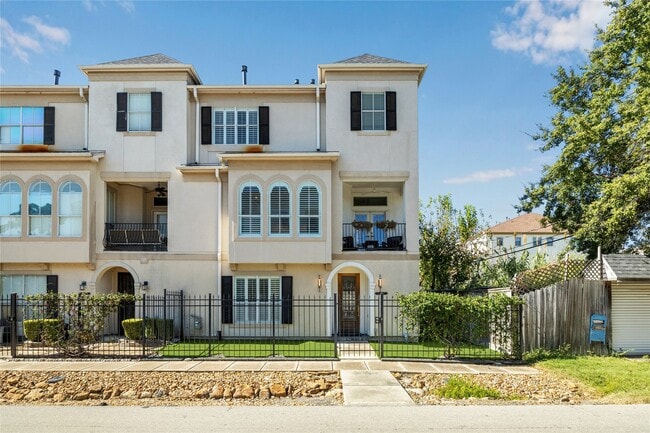 Primary Photo - 811 Patterson St