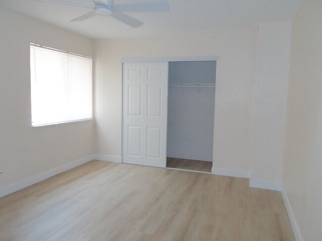 Building Photo - Beautifully Updated Second-Floor Condo! Section 8 Accepted! Rent special: $500 Move-In Special!