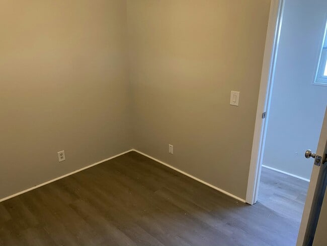 Building Photo - 4 Crest Ave