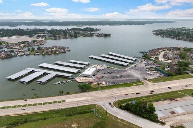 Building Photo - 18401 Sunrise Oaks Ct