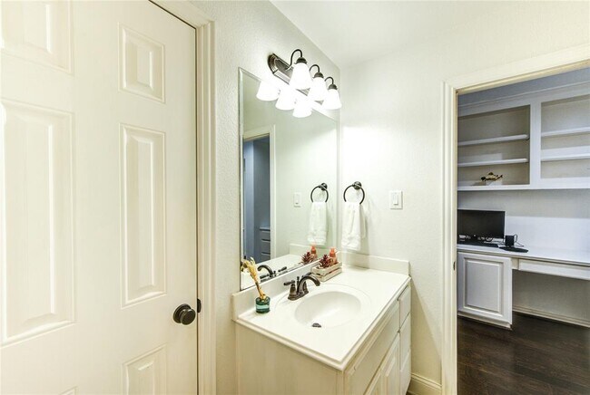 Building Photo - 27818 Pinpoint Crossing Dr
