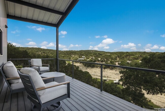 Building Photo - Hill Country Retreat