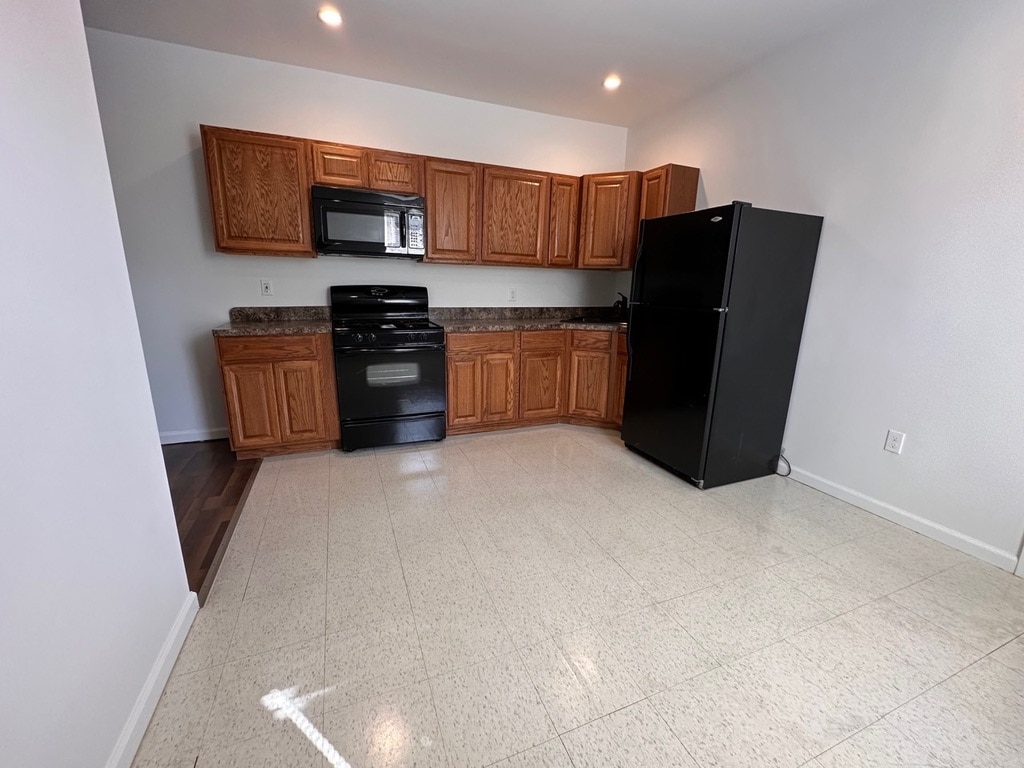 Building Photo - 5651 E Wister St