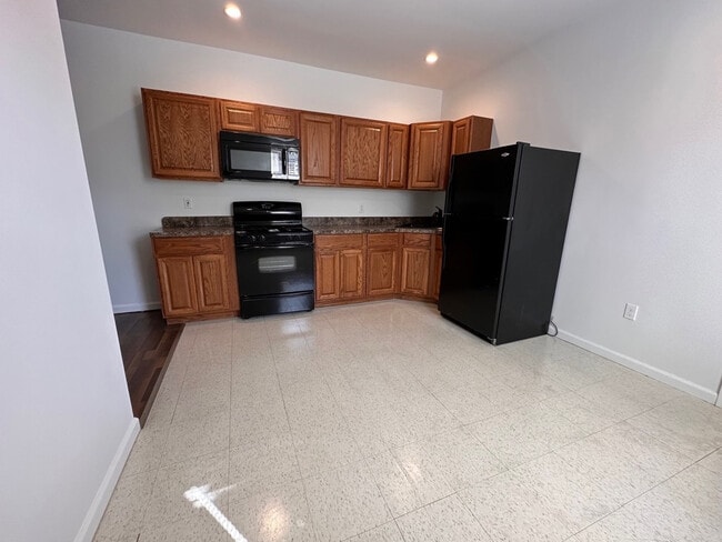 Building Photo - 5651 E Wister St