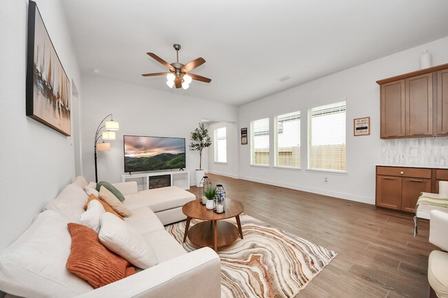 Building Photo - 27210 Butterfly Mint Ln