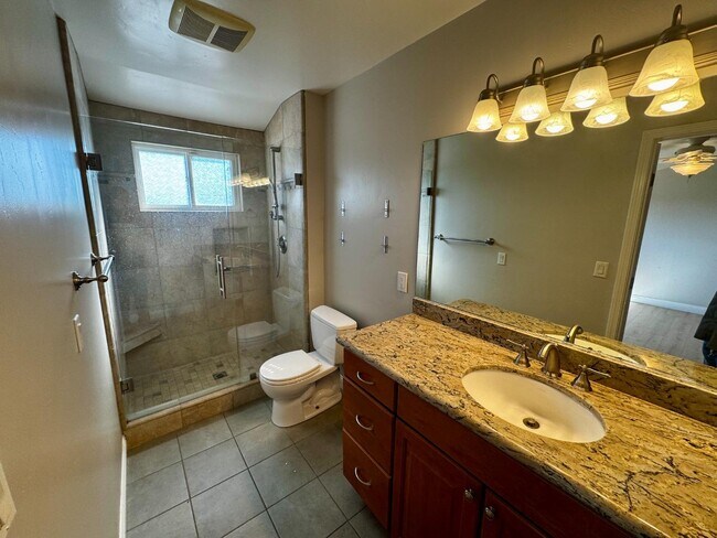 Building Photo - 1318 Deb Ct