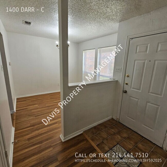 Building Photo - 1400 DARR-C