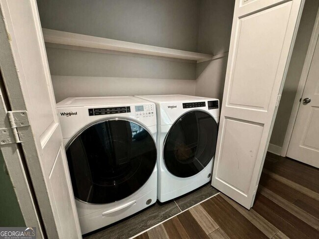 Building Photo - 37 Willow Glen NE