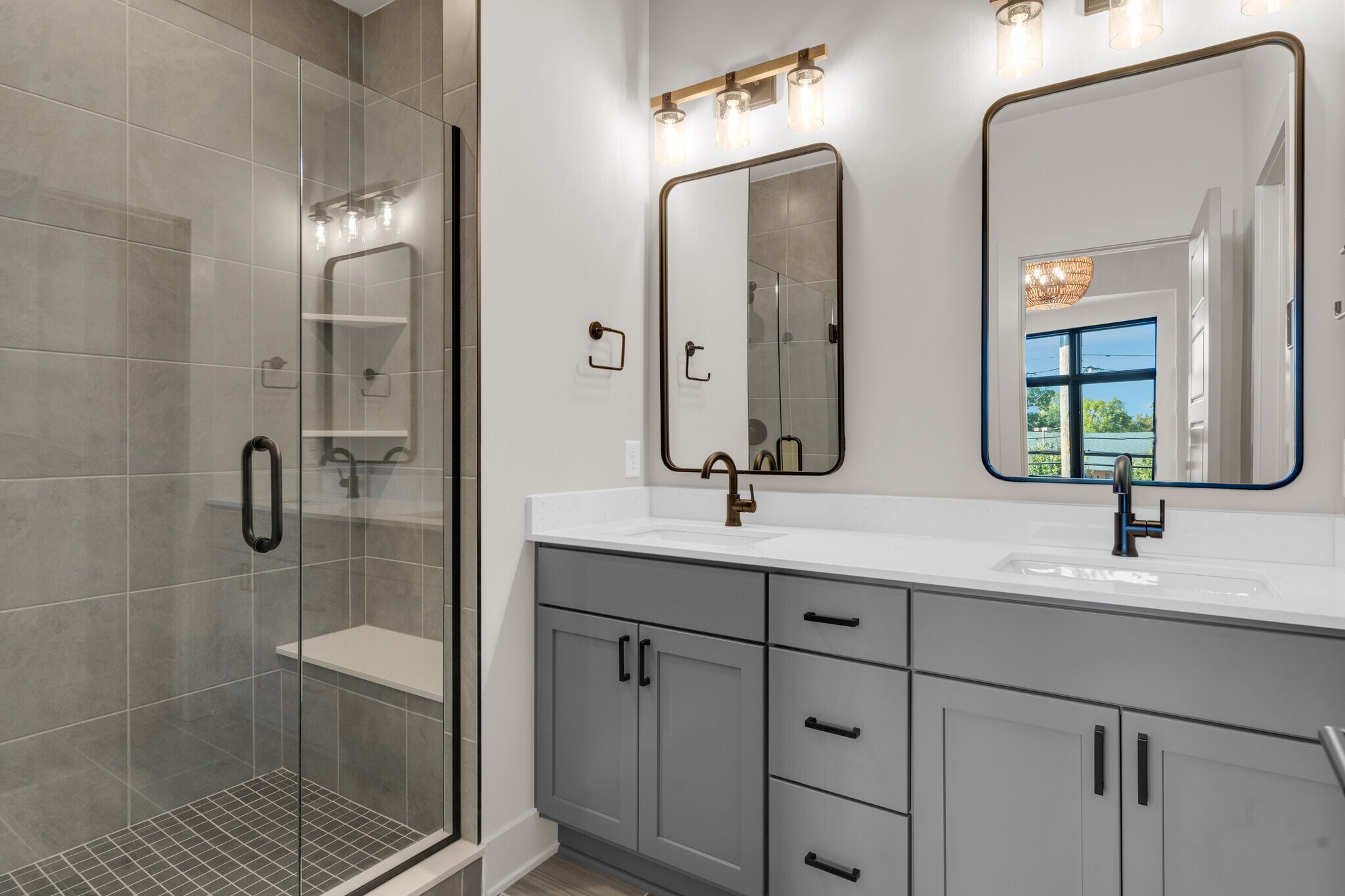 master bath - 673 E 16th St