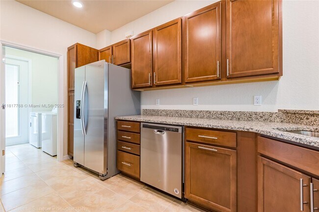 Building Photo - 1040 Eucalyptus Dr