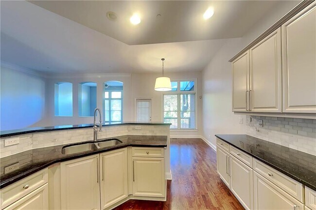 Building Photo - 3008 Montclair Cir SE