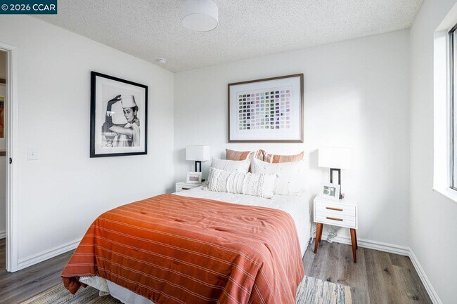 Building Photo - 1033 Mohr Ln