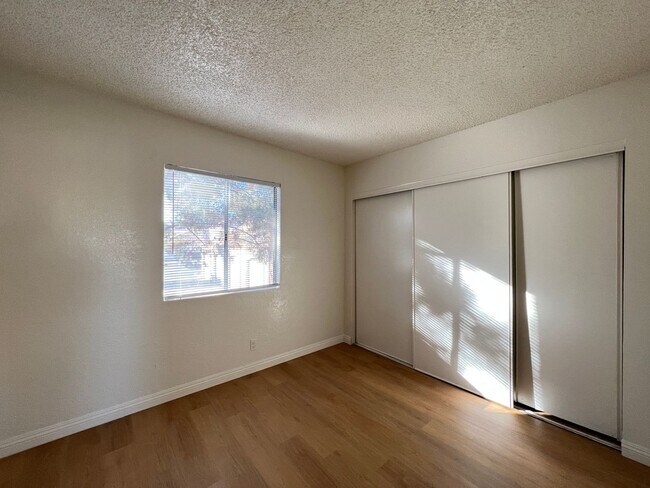 Building Photo - Sierra Oeste