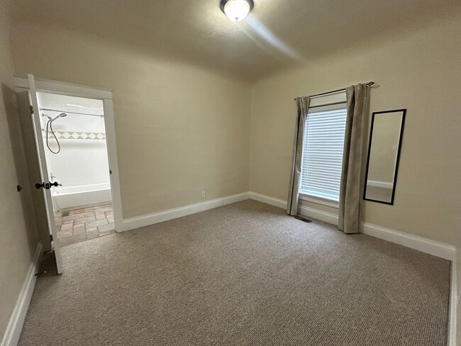 Building Photo - 2 Bedroom Home Near Downtown Ellensburg